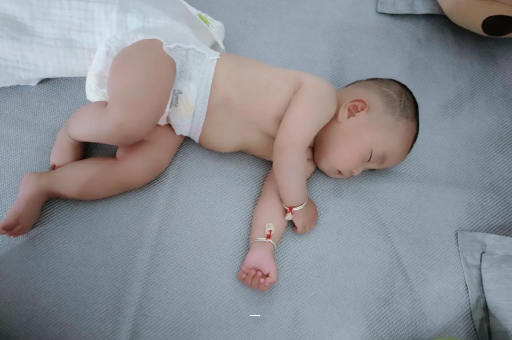 开原宝宝脚心出汗怎么回事